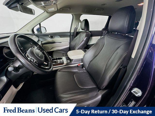 Photo of 2023 Deep Chroma Blue Kia Carnival