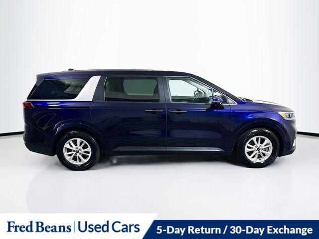 Photo of 2023 Deep Chroma Blue Kia Carnival