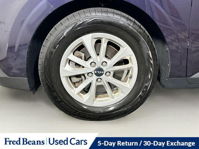 Photo of 2023 Deep Chroma Blue Kia Carnival