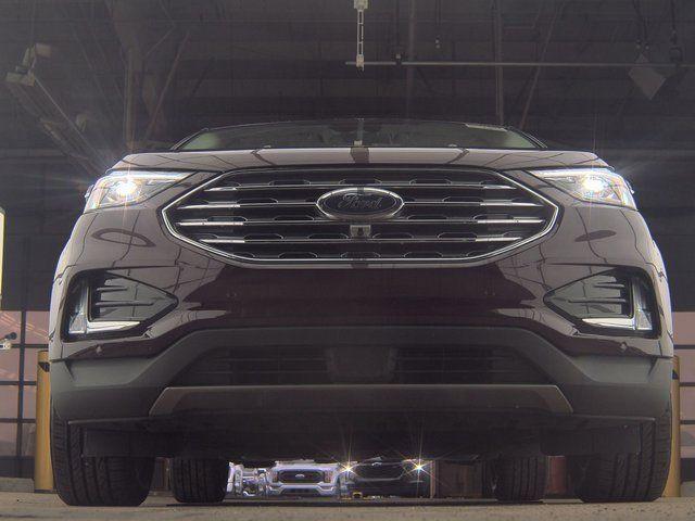 Photo of 2024 Burgundy Velvet Metallic Tinted Clearcoat Ford Edge