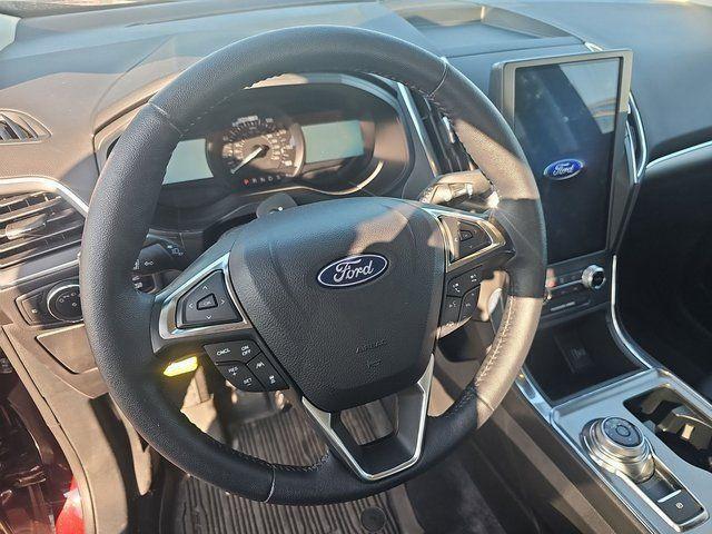 Photo of 2024 Burgundy Velvet Metallic Tinted Clearcoat Ford Edge