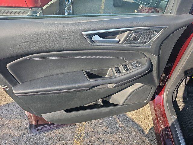 Photo of 2024 Burgundy Velvet Metallic Tinted Clearcoat Ford Edge