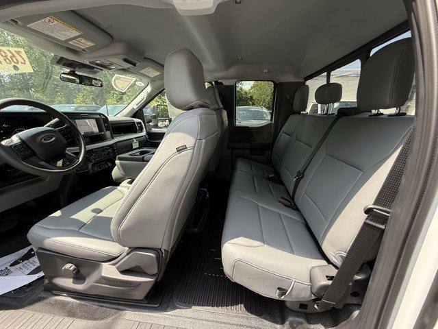 Photo of 2025 Oxford White Ford F-350
