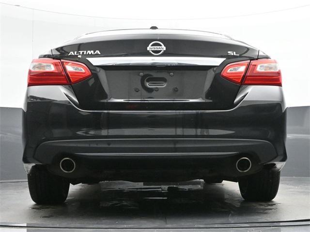 Photo of 2017 Super Black Clearcoat Nissan Altima