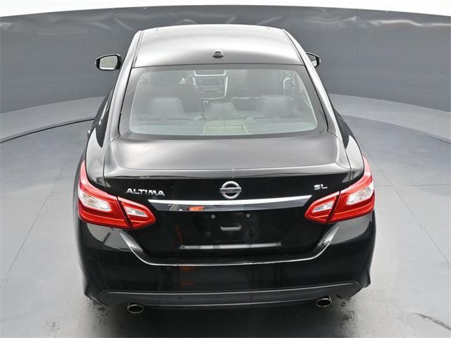 Photo of 2017 Super Black Clearcoat Nissan Altima