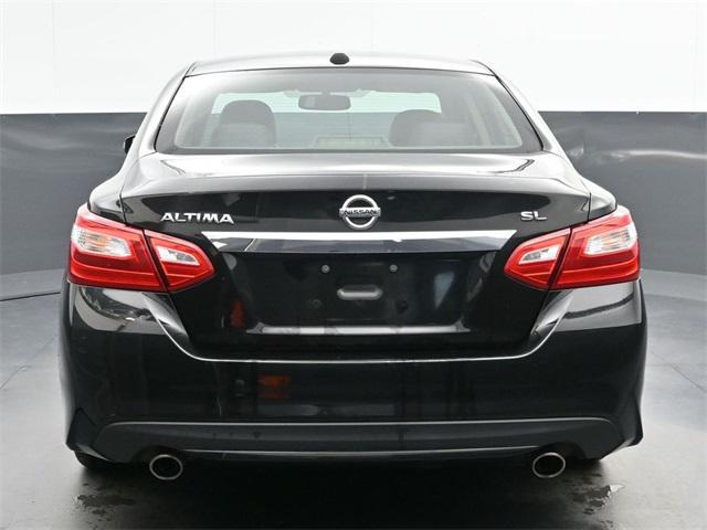 Photo of 2017 Super Black Clearcoat Nissan Altima