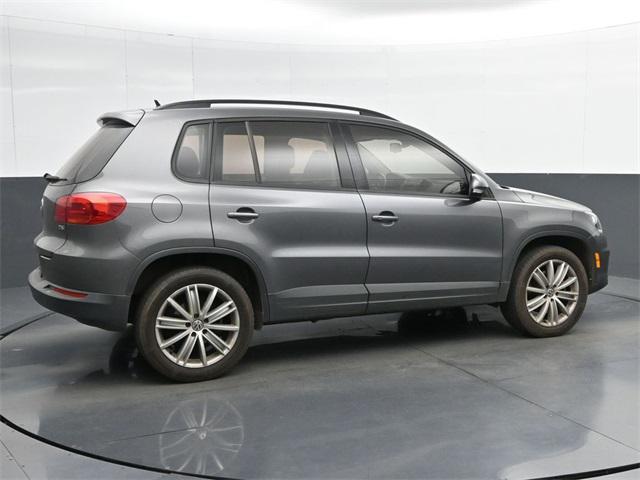 Photo of 2016 Pepper Gray Metallic Volkswagen Tiguan