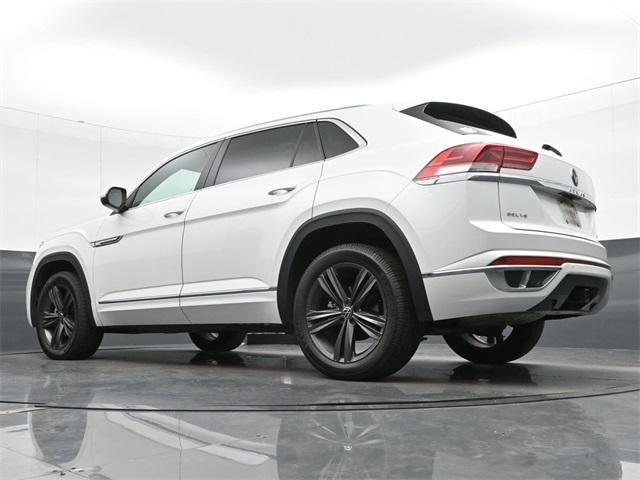 Photo of 2022 Oryx White Pearl Volkswagen Atlas Cross Sport