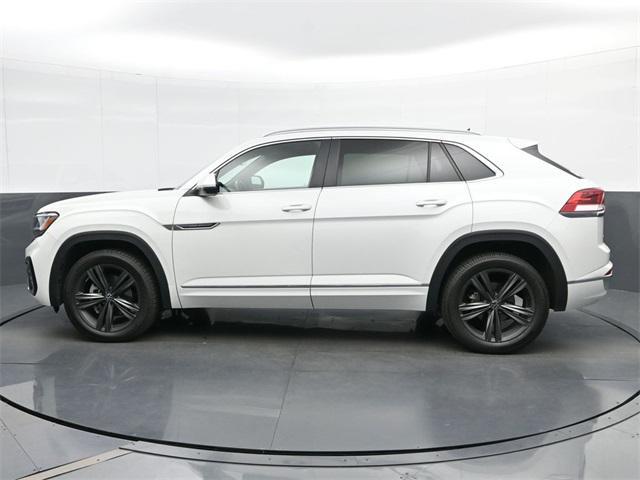 Photo of 2022 Oryx White Pearl Volkswagen Atlas Cross Sport