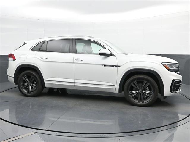 Photo of 2022 Oryx White Pearl Volkswagen Atlas Cross Sport