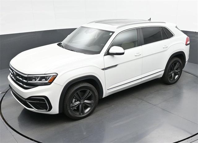 Photo of 2022 Oryx White Pearl Volkswagen Atlas Cross Sport