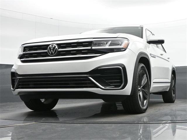 Photo of 2022 Oryx White Pearl Volkswagen Atlas Cross Sport