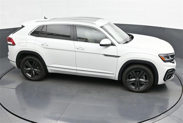 Photo of 2022 Oryx White Pearl Volkswagen Atlas Cross Sport