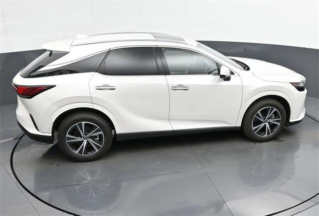 Photo of 2023 Eminent White Pearl Lexus RX 350