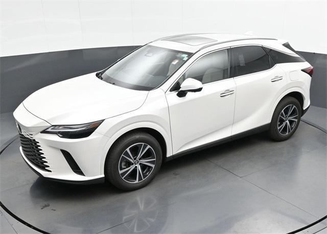 Photo of 2023 Eminent White Pearl Lexus RX 350