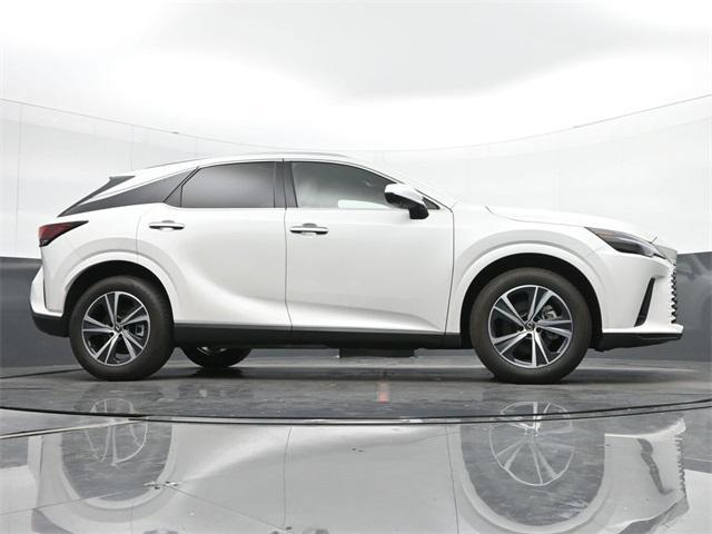 Photo of 2023 Eminent White Pearl Lexus RX 350