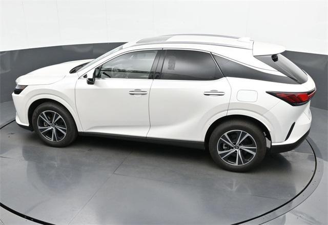 Photo of 2023 Eminent White Pearl Lexus RX 350