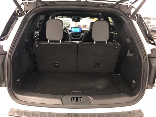 Photo of 2025 White Metallic Ford Explorer