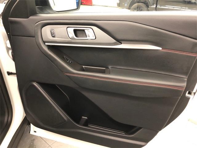 Photo of 2025 White Metallic Ford Explorer