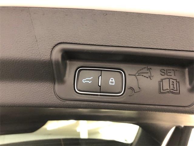 Photo of 2025 White Metallic Ford Explorer