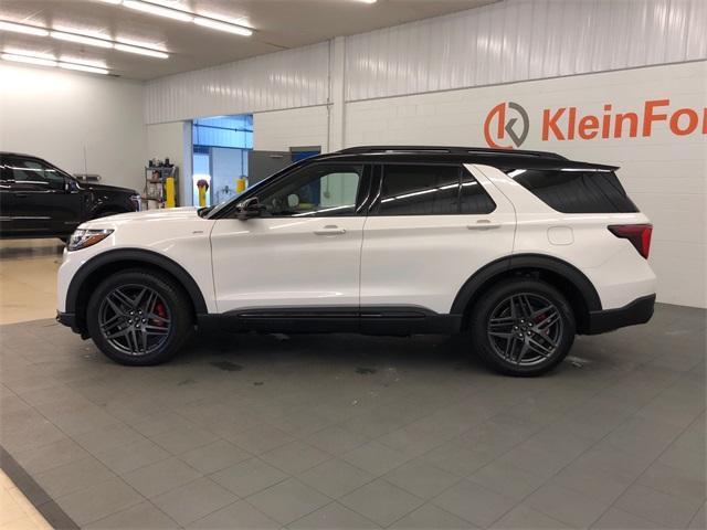 Photo of 2025 White Metallic Ford Explorer