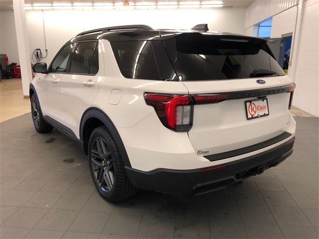Photo of 2025 White Metallic Ford Explorer
