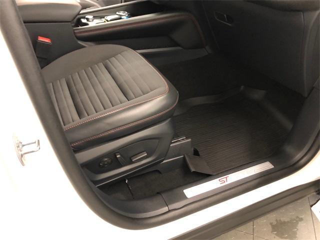 Photo of 2025 White Metallic Ford Explorer