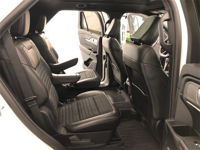 Photo of 2025 White Metallic Ford Explorer