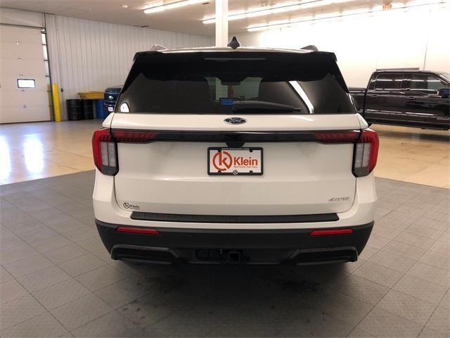Photo of 2025 White Metallic Ford Explorer