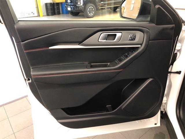 Photo of 2025 White Metallic Ford Explorer