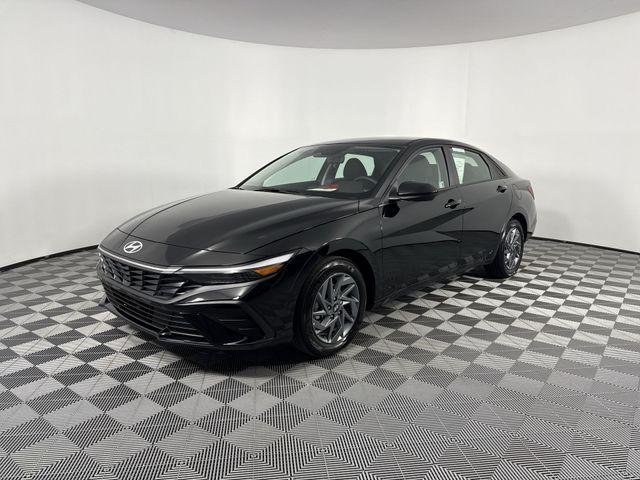 2025 Hyundai Elantra Hev