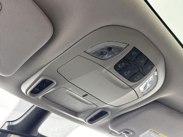 Photo of 2023 Brilliant Black Crystal Pearlcoat Chrysler Pacifica