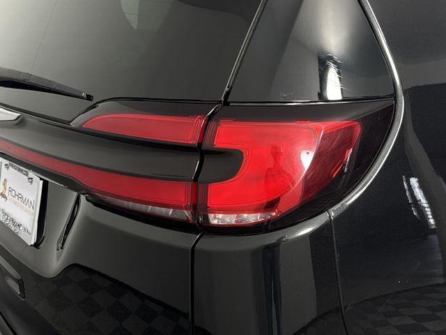 Photo of 2023 Brilliant Black Crystal Pearlcoat Chrysler Pacifica