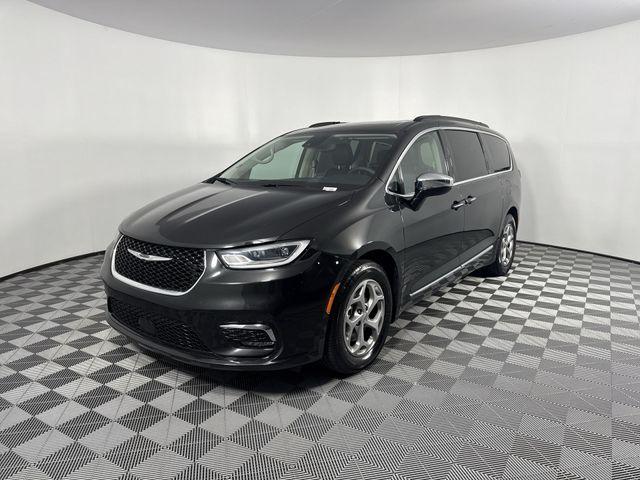 Photo of 2023 Brilliant Black Crystal Pearlcoat Chrysler Pacifica