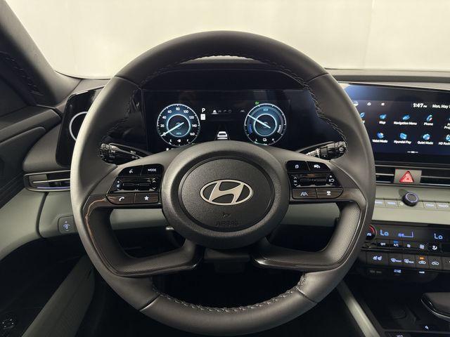 Photo of 2025 Amazon Gray Hyundai ELANTRA HEV