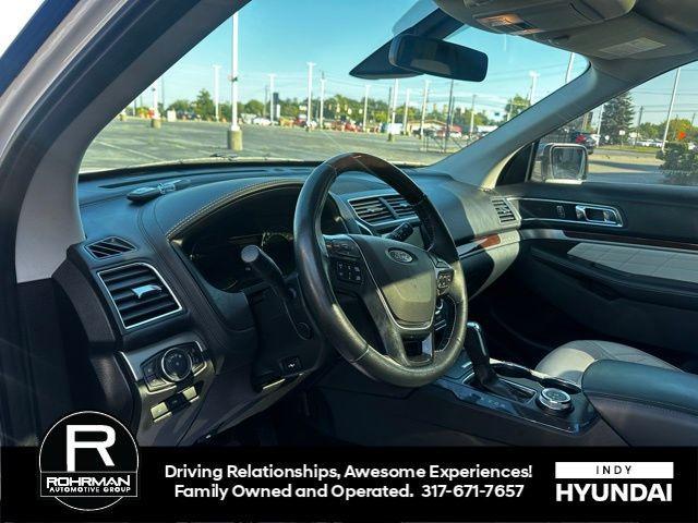 Photo of 2018 White Platinum Tri-Coat Metallic Ford Explorer