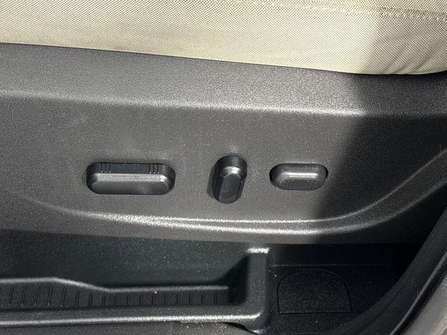 Photo of 2019 Black Metallic Ford Escape