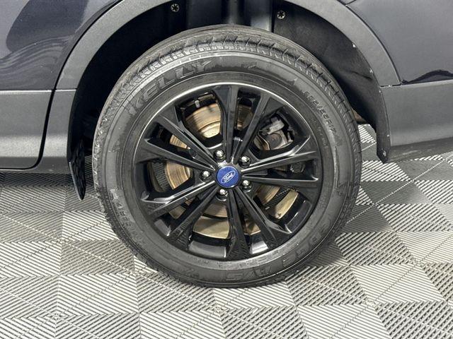 Photo of 2019 Black Metallic Ford Escape