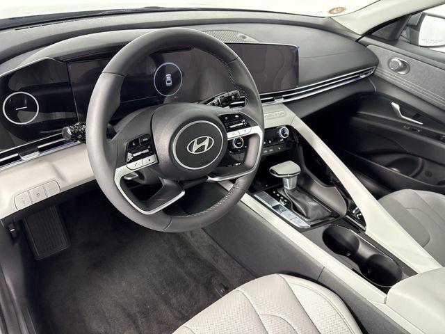 Photo of 2025 Metal Hyundai ELANTRA