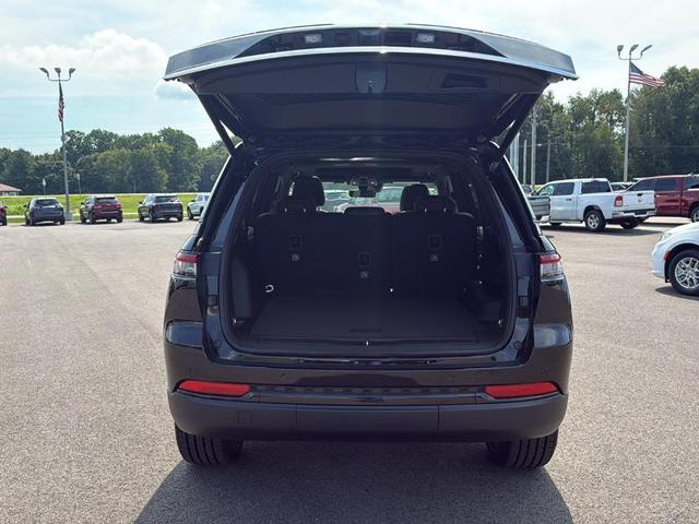 Photo of 2025 Diamond Black Jeep Grand Cherokee