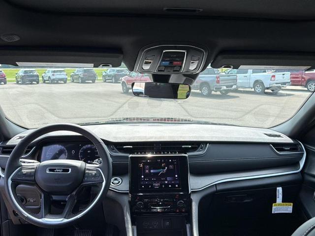 Photo of 2025 Diamond Black Jeep Grand Cherokee