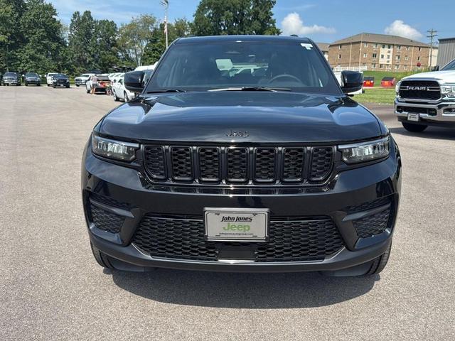 Photo of 2025 Diamond Black Jeep Grand Cherokee