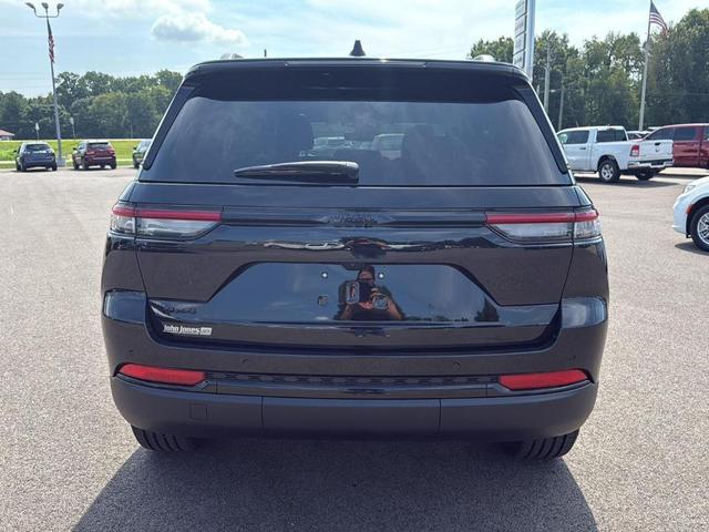 Photo of 2025 Diamond Black Jeep Grand Cherokee