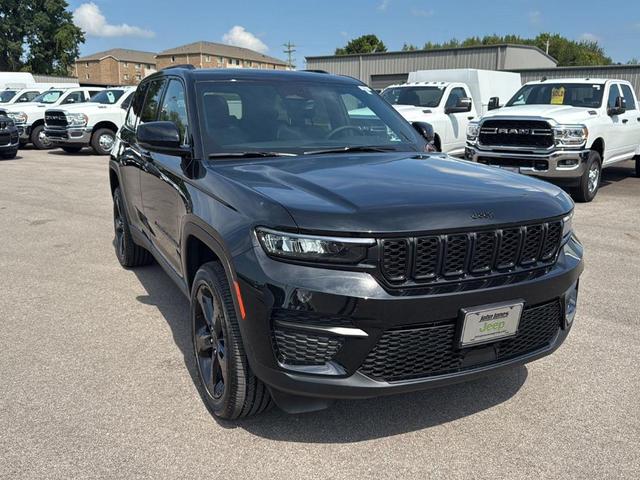 Photo of 2025 Diamond Black Jeep Grand Cherokee