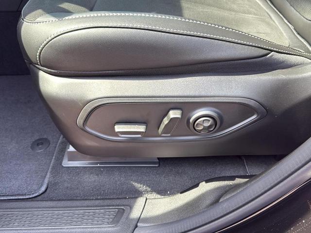 Photo of 2025 Diamond Black Jeep Grand Cherokee