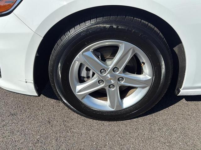 Photo of 2023 Summit White Chevrolet Malibu