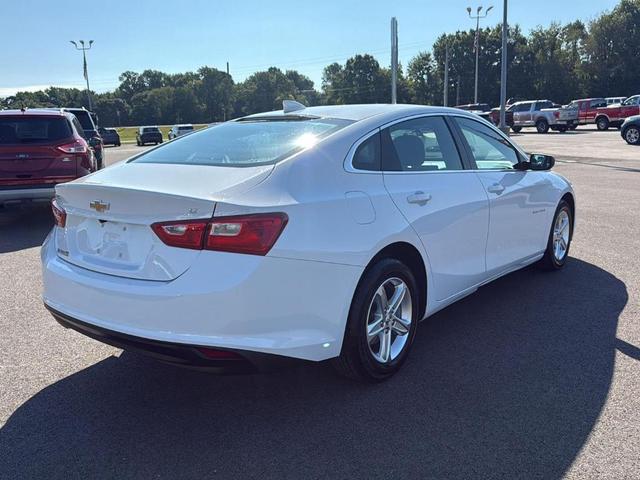 Photo of 2023 Summit White Chevrolet Malibu