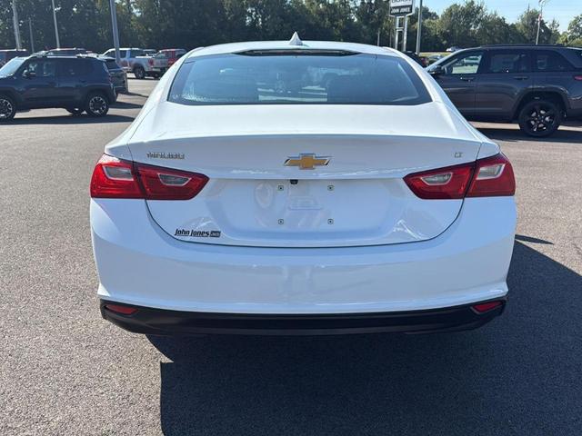 Photo of 2023 Summit White Chevrolet Malibu