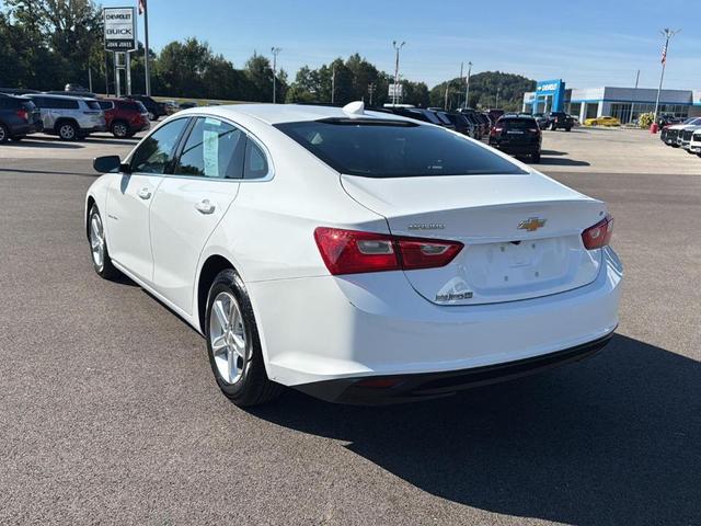 Photo of 2023 Summit White Chevrolet Malibu