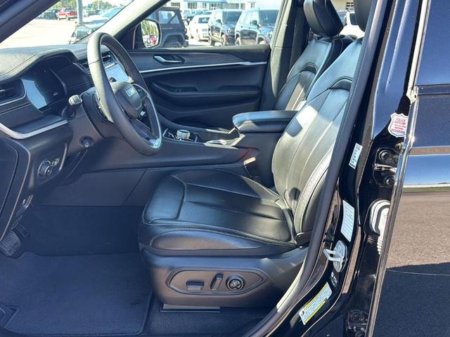 Photo of 2024 Diamond Black Jeep Grand Cherokee L